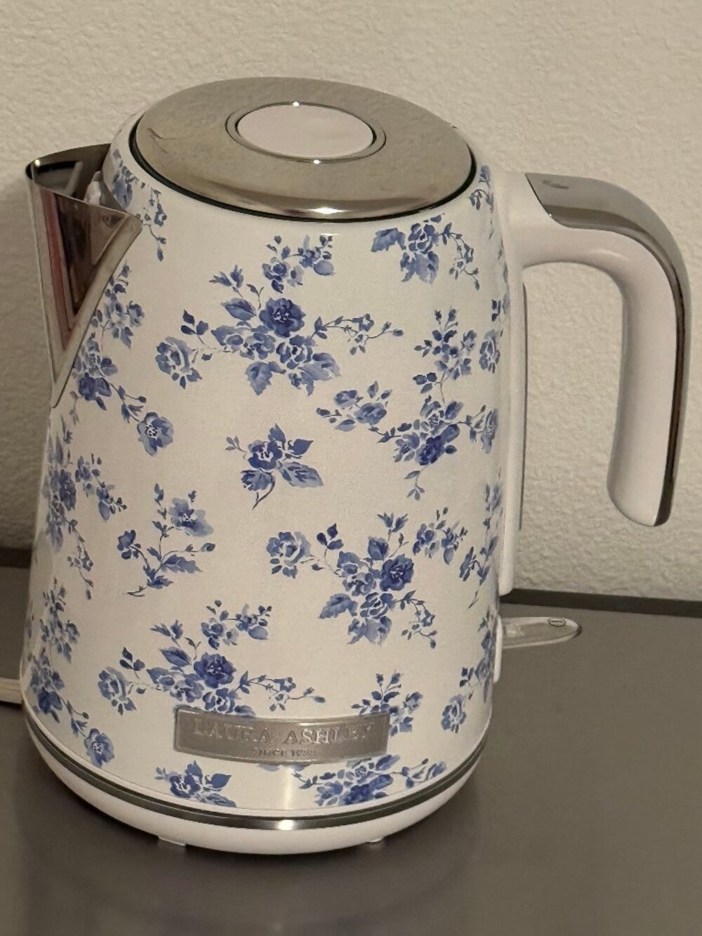 LAURA ASHLEY Electric Tea Kettle - Picture 3 of 7